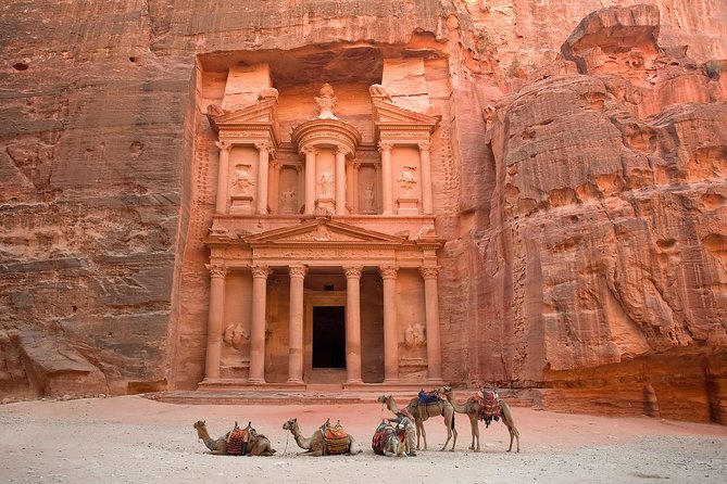 02 Days with 01 overnight Petra and Wadi Rum Tour from Eilat Border - Petra Walking Tips, the Included Horse Ride, and Where Lunch Fits