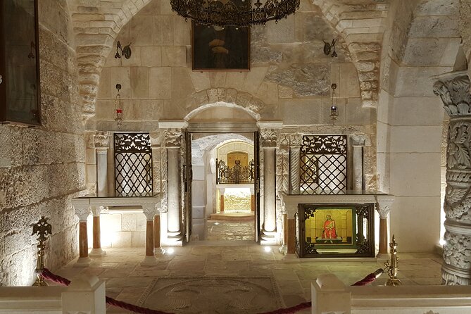 Classic Jerusalem Old City Tour - Dguide Self Guiding App - Western Wall and Church of the Holy Sepulchre, two major sites in one loop