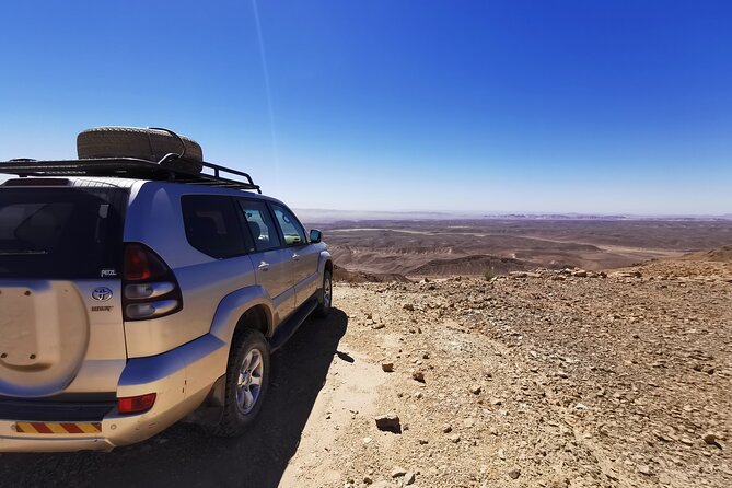 In Depth Introduction of the Ramon Crater - Timing and Dress: How to Be Comfortable Near the Crater Edges