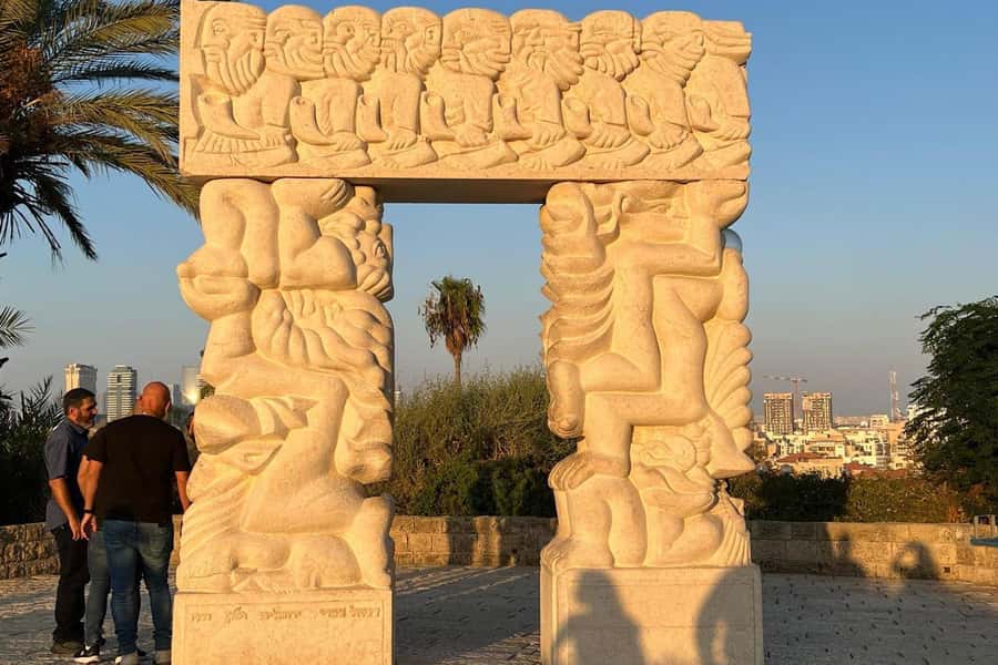Jaffa: Old City, Port & Shuk Hapishpishim Walking Tour - Shuk Hapishpashim flea market: browse with a guide’s context