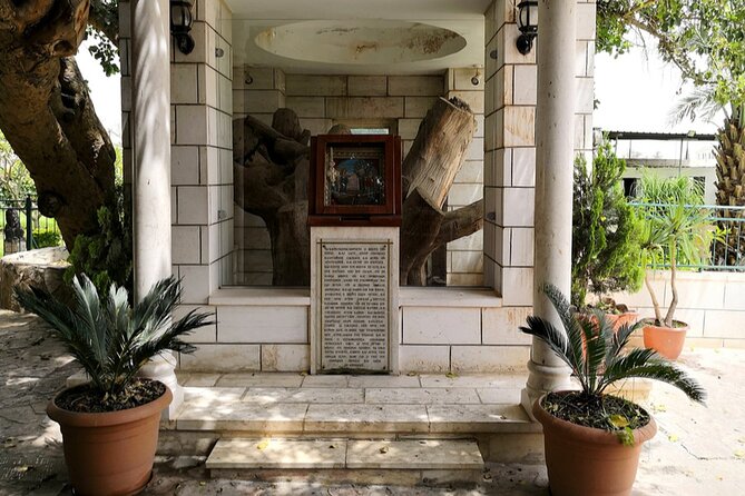 Jericho, Jordan River, Mt. Temptation, and Dead Sea Tour from Tel Aviv - Tel Jericho (Tell es-Sultan): the archaeology stop that adds weight