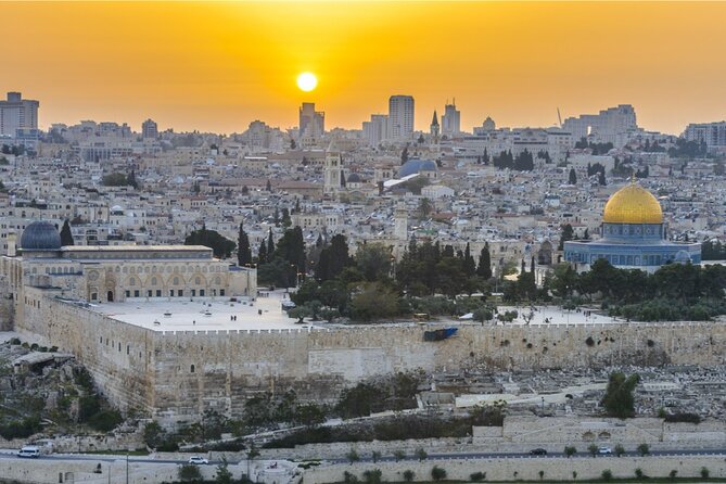 Jerusalem Full-Day Tour from Tel Aviv INCLUDING ENTRANCE FEES - Church of the Holy Sepulchre: a short visit to a big, emotional place