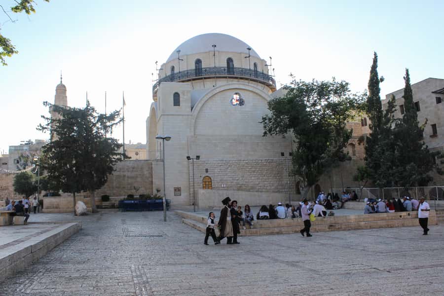Jerusalem: Old City Shabbat Experience and Walking Tour - Western Wall as the sun prepares to set: meaning you can feel