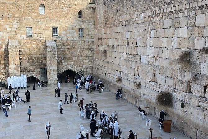 JERUSALEM private tour with ELAD VAZANA - Life in Israel & Palestine Then & Now - Jewish Quarter: Customs, Religious Objects, and Biblical Stories