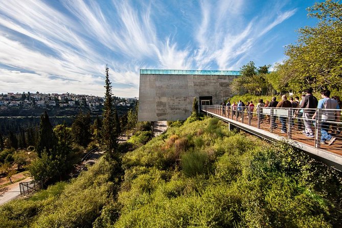 Jerusalem Yad Vashem Holocaust History Museum Tour - Why a Yad Vashem Holocaust Tour Feels Different Than Self-Guided