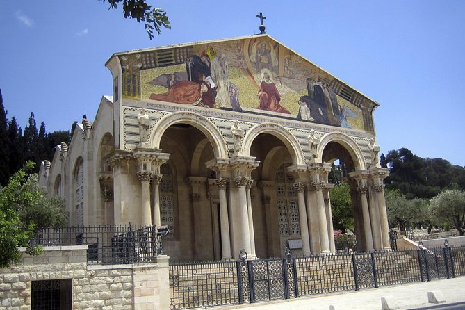 Old and New Jerusalem Full-Day Tour - Via Dolorosa and the Church of the Holy Sepulchre: crowded, historic, and solemn