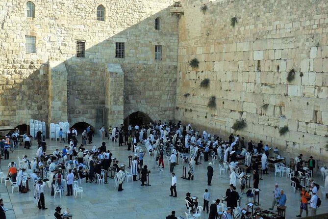Old City of Jerusalem Guided Walking Tour - Stop 1: Church of the Holy Sepulchre, Where the Crowd Noise Becomes Part of the Story
