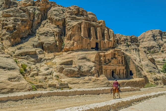 Petra 1-Day Tour from Jerusalem with FREE Authentic Lunch - South by bus: the long ride you can use wisely