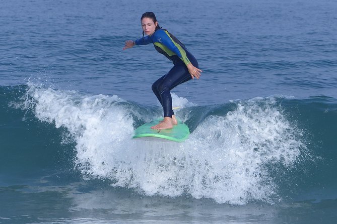 Professional Surfing lessons in the heart of Tel Aviv - The instructor makes it work, even for total beginners