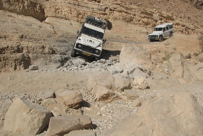 Ramon Crater Jeep Tour from Mitzpe Ramon - Crossing the crater on the pipeline road, Beerot campground, and quarries