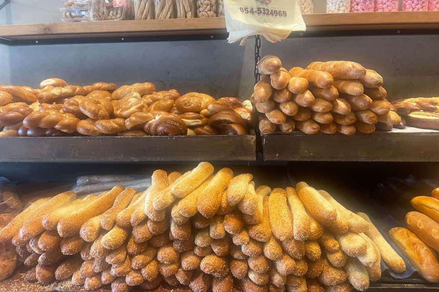 Tel Aviv: Carmel Market & Neighborhood Guided Walking Tour - Bauhaus architecture cues you can actually spot while walking