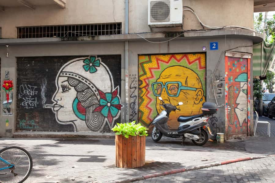 Tel Aviv: Carmel Market & Tel Aviv Tour with Tastings - Start at the Textile Building, then switch gears fast