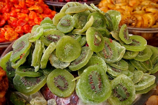 Tel Aviv Food Tour of the Carmel Market - The group size, the guide, and how to get more out of it
