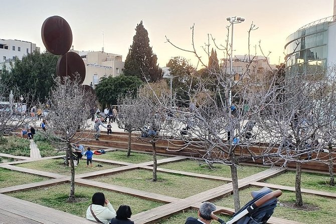 Tel Aviv Highlights Bike Tour - Old Tel Aviv neighborhood stops and the Suzanne Dellal Center