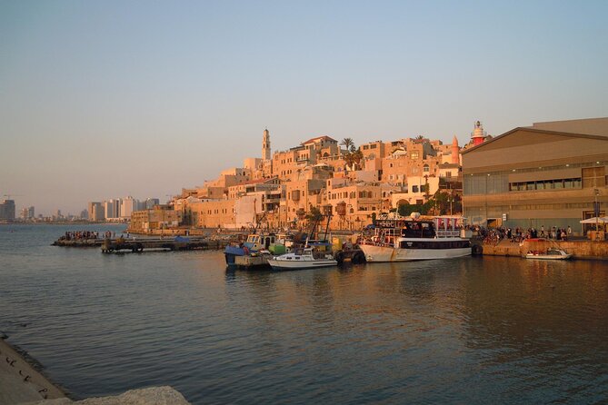 Tel Aviv; Jaffa Old City, Port & Shuk Hapishpishim Walking Tour - Kdumim Square Stops and Getting Your Bearings in the Neighborhood