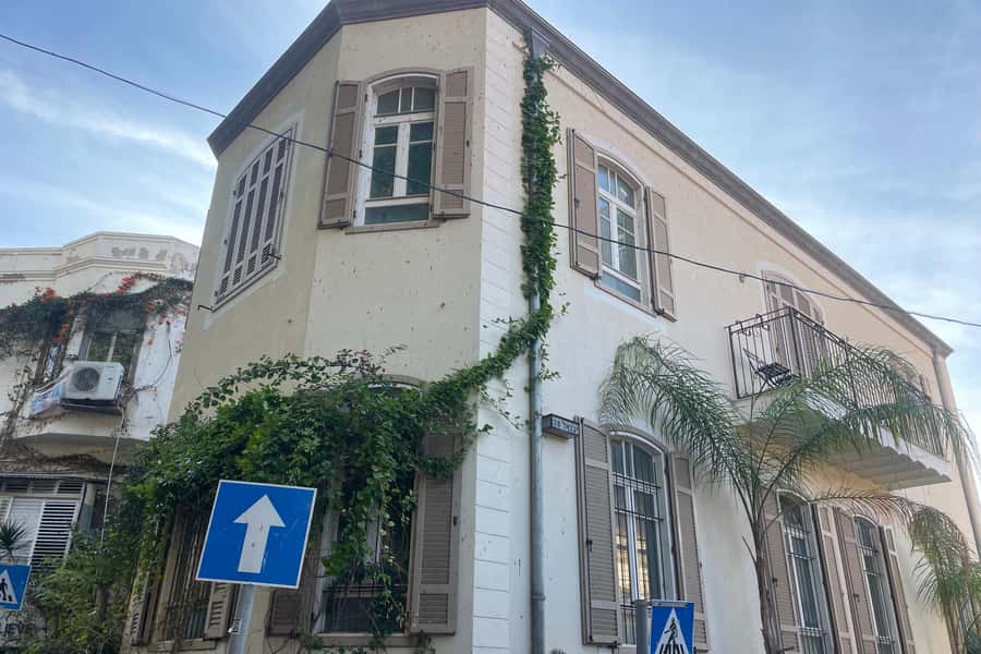 Tel Aviv: Neve Tzedek Cultural Walking Tour - Suzanne Dellal Center: dance education meets neighborhood culture