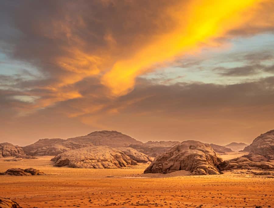 Tel Aviv: Petra & Wadi Rum 2-Day Glamping Trip with Flights - Overnight to Petra: the desert highway effect