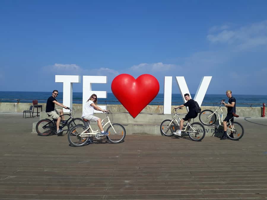 Tel Aviv: Private Bike Tour - Tel Aviv by bike: the fast lane to real neighborhoods
