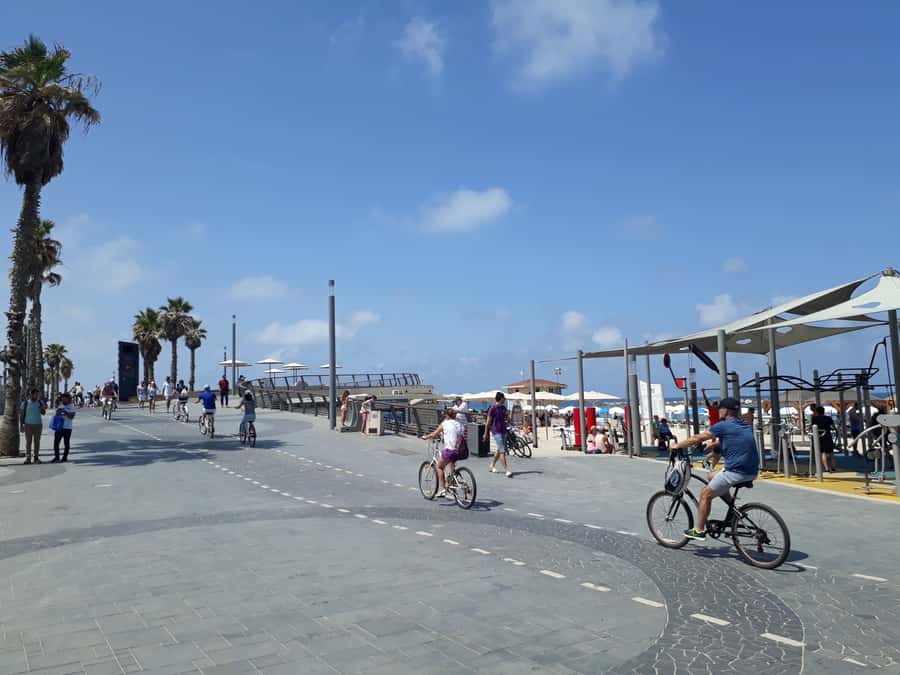 Tel Aviv: Private Bike Tour - Promenade to Tachana Compound: where the city’s contrast comes alive