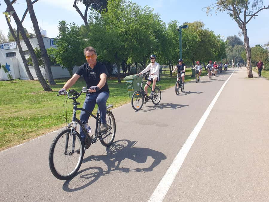 Tel Aviv: Private Bike Tour - Neve Tzedek: bohemian charm on two wheels