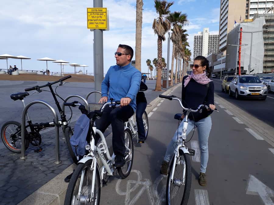 Tel Aviv: Private Bike Tour - Starting on the cycling paths: how the ride keeps you comfortable