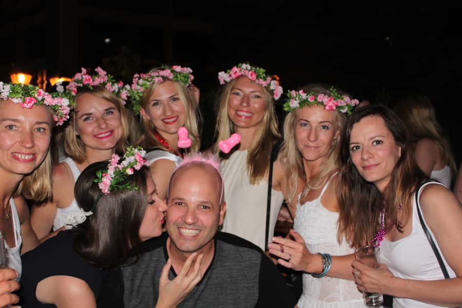 Tel Aviv: Pub Crawl with 4 Stops and Free Shots - Price and what you actually get for $28