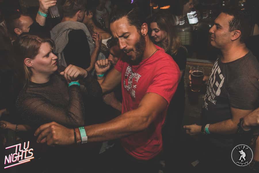 Tel Aviv: Pub Crawl with 4 Stops and Free Shots - Stop 1: the first beer and the social kickoff