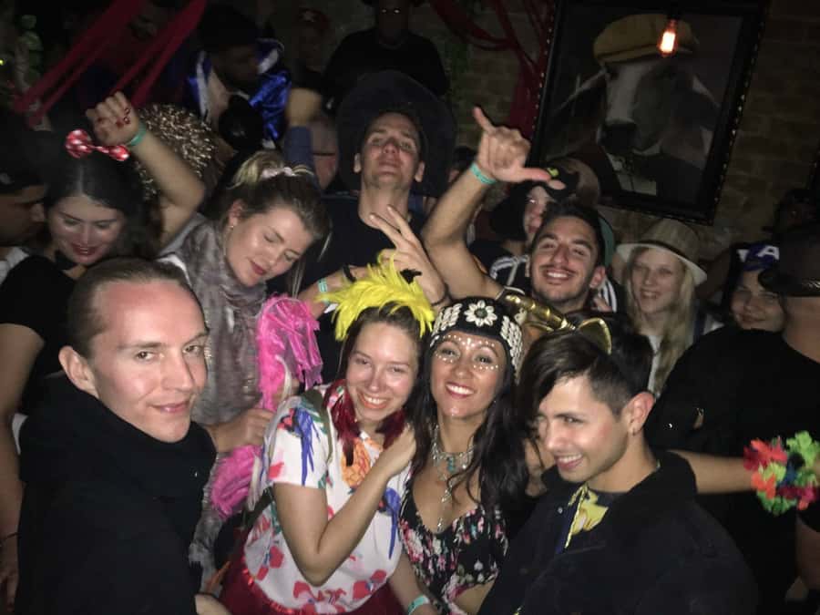 Tel Aviv: Pub Crawl with 4 Stops and Free Shots - Meeting by the yellow statue, plus that 30-minute window